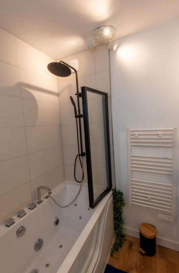 וילאורבן Balneo & Sauna, Sejour Detente Aux Teinturiers - Metro Charpennes - Garage מראה חיצוני תמונה