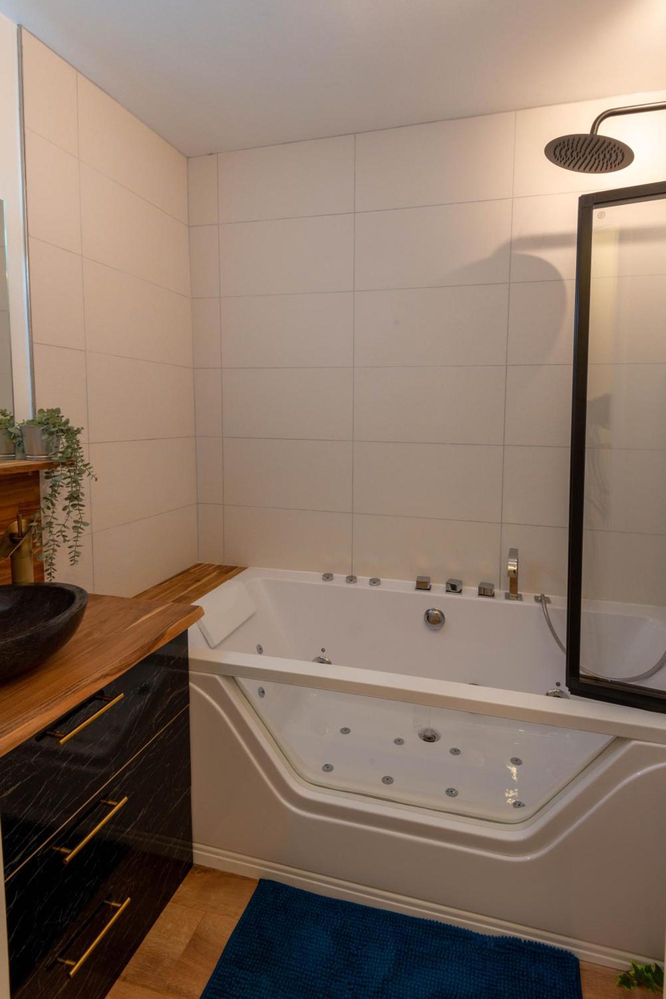 וילאורבן Balneo & Sauna, Sejour Detente Aux Teinturiers - Metro Charpennes - Garage מראה חיצוני תמונה